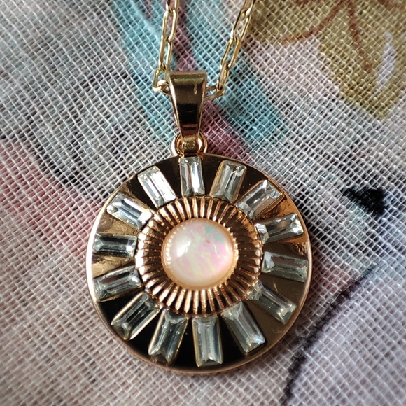 Faux Plunder Brand Faux Opal Baguette Rhinestone Gold Tone Necklace Pendant NEW - Picture 2 of 10